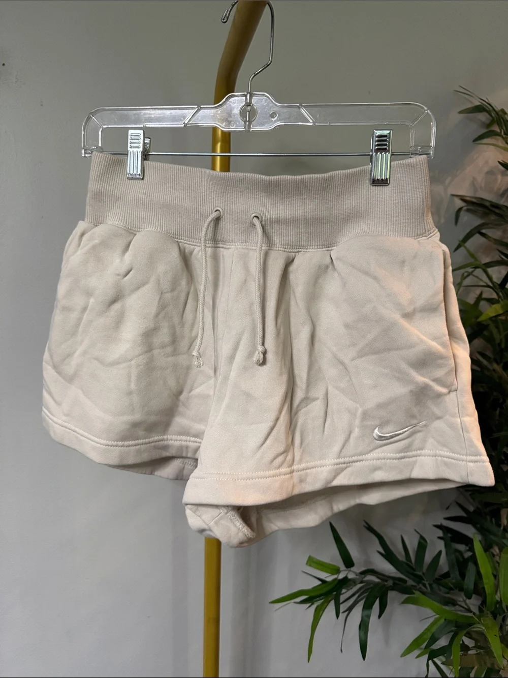 Nike Women's Cream Fleece Athletic Shorts with Drawstring and pockets EUC S